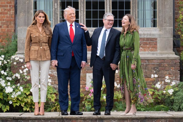 Melania Trump, Donald Trump, Sir Keir Starmer and Lady Victoria Starmer posing for photos outside at Chequers