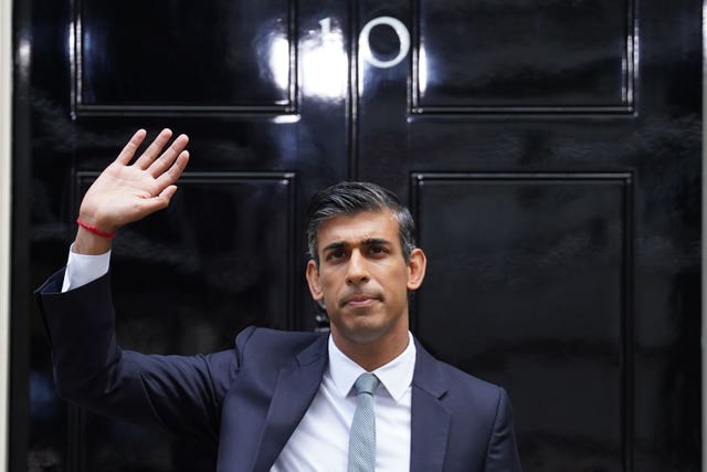Rishi Sunak prepares to enter No 10 for the first time as prime minister 