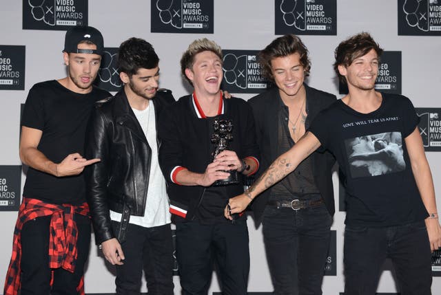 One Direction celebrate at the 2013 MTV Video Music Awards in New York