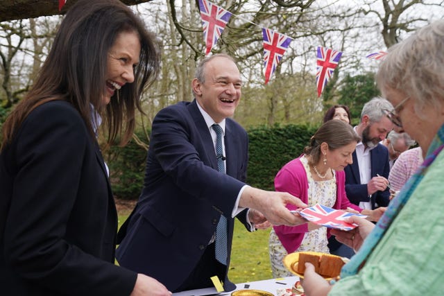 Liberal Democrats leader Sir Ed Davey hands our plates 