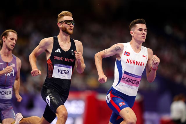 Josh Kerr (left) and Jakob Ingebrigtsen (right) race side by side on the track.