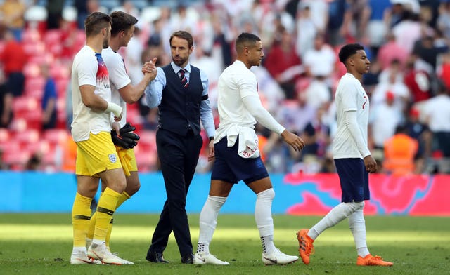 Southgate alongside his players after the win over Nigeria