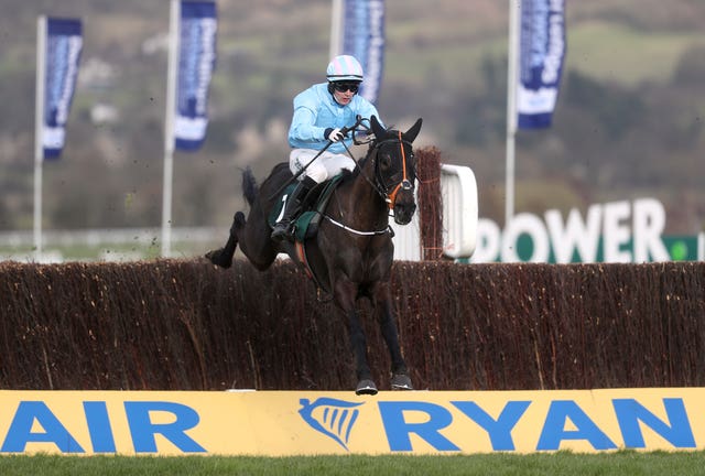 The Shunter winning at the Cheltenham Festival 