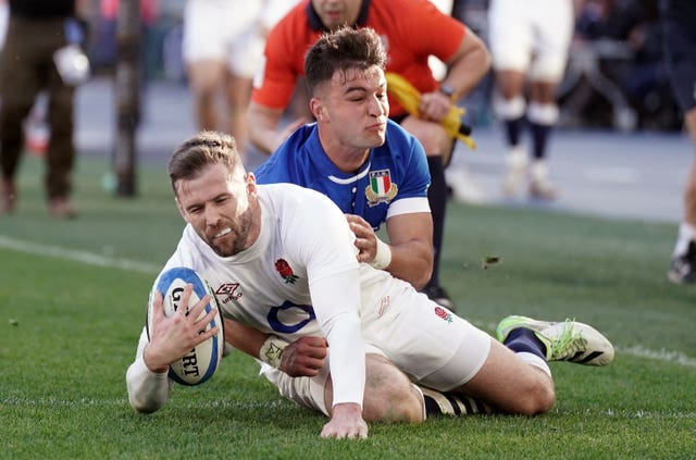 Elliot Daly scoring England's first try against Italy