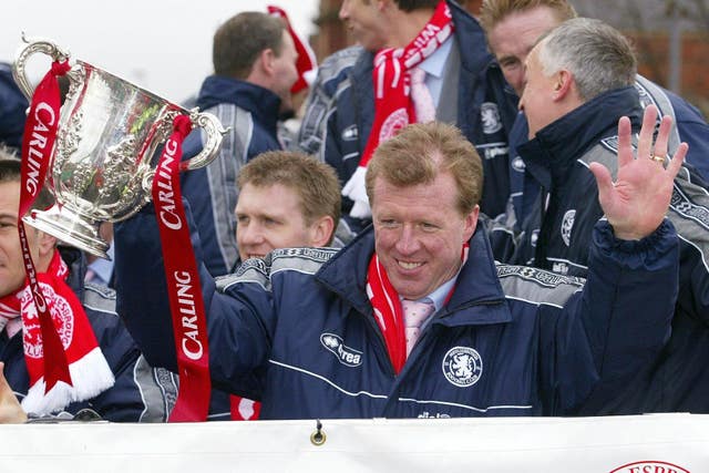 Middlesbrough manager Steve McClaren with the Carling Cup during a victory parade