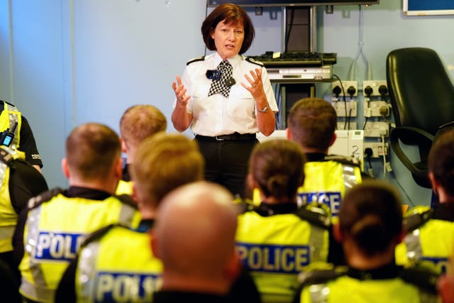 Jo Farrell briefs officers before going out on patrol in Glasgow city centre