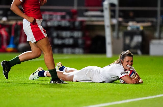 Helena Rowland scores a try 