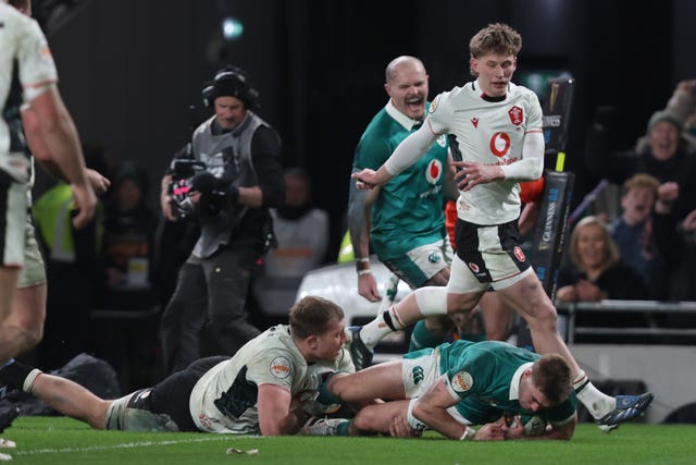 Jack Crowley touches down for Wales' second try 