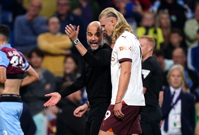 Pep Guardiola has words with Erling Haaland at half-time 