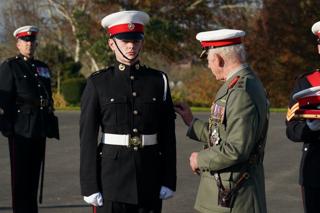 The King with a Marine in dark uniform