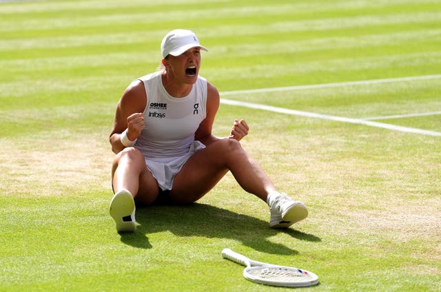 Iga Swiatek celebrates victory
