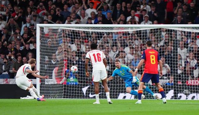 Harry Kane misses a penalty