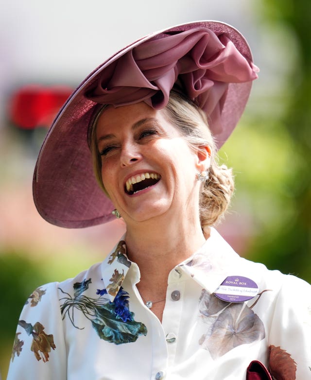 Sophie wearing a wide-brimmed asymmetrical disc hat at Royal Ascot