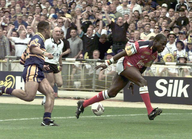 Rugby final Offiah try