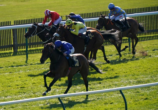 Silver Lady winning the bet365 European Breeders’ Fund Maiden Fillies’ Stakes 
