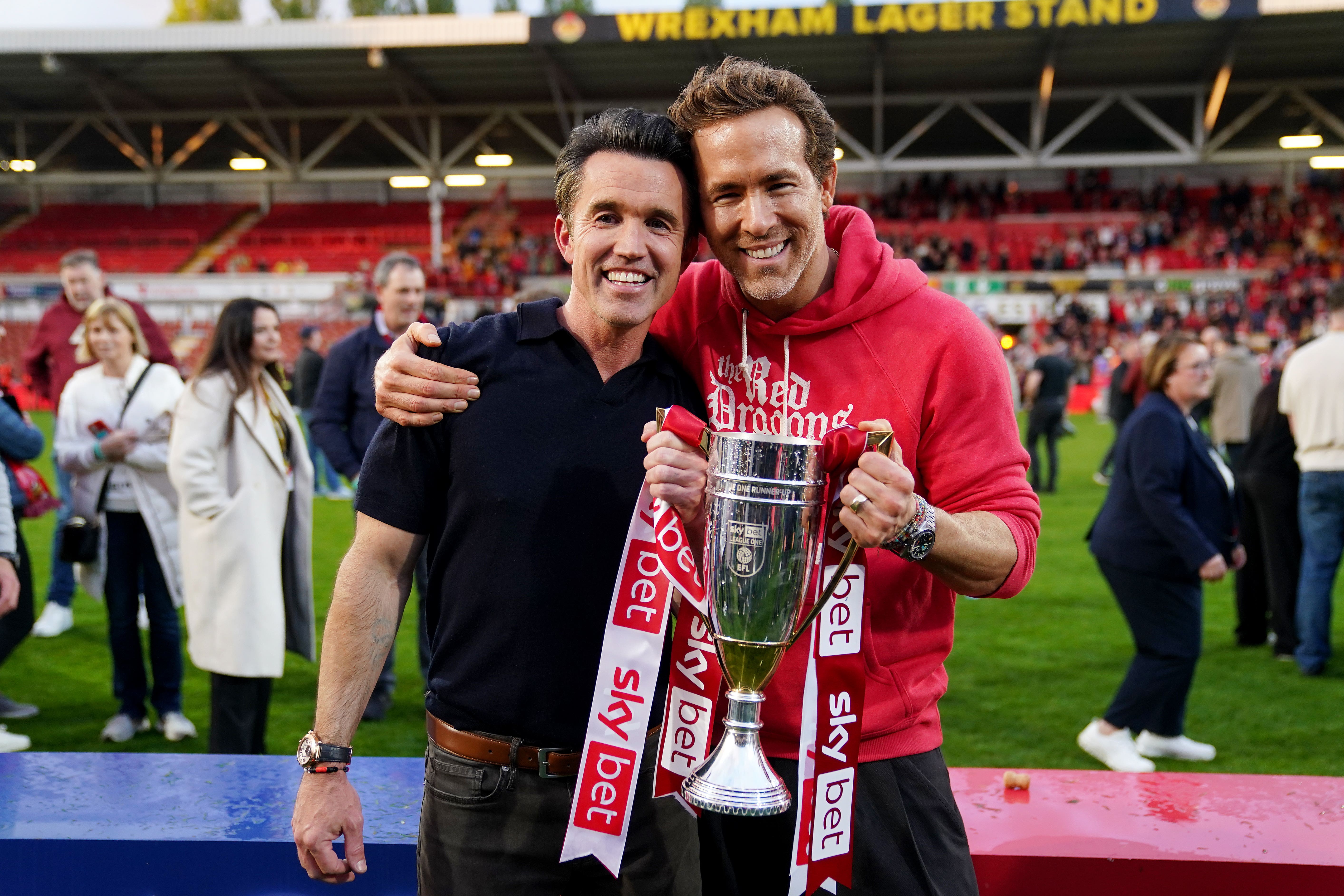 Ryan Reynolds Shares Kiss With Blake Lively As Wrexham Earn Third Ryan Reynolds Shares Kiss With Blake Lively As Wrexham Earn Third