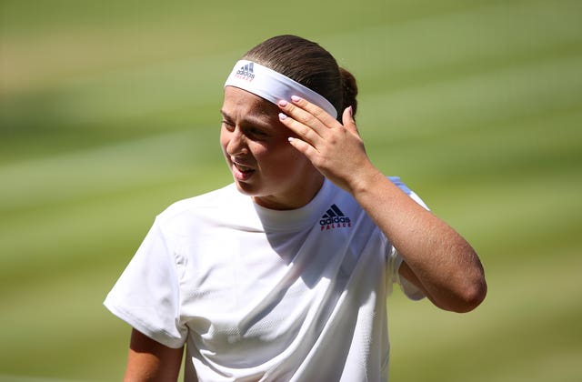 Jelena Ostapenko struggled for control against Angelique Kerber 