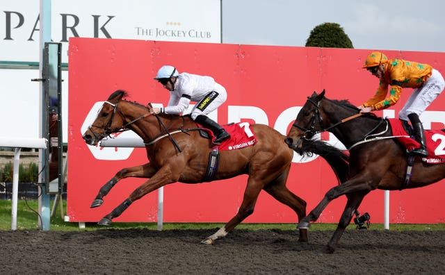 Cemhaan (left) winning at Kempton in April 