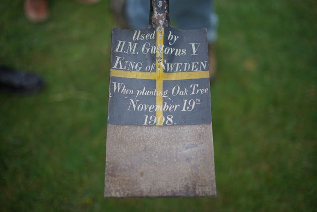 A spade 