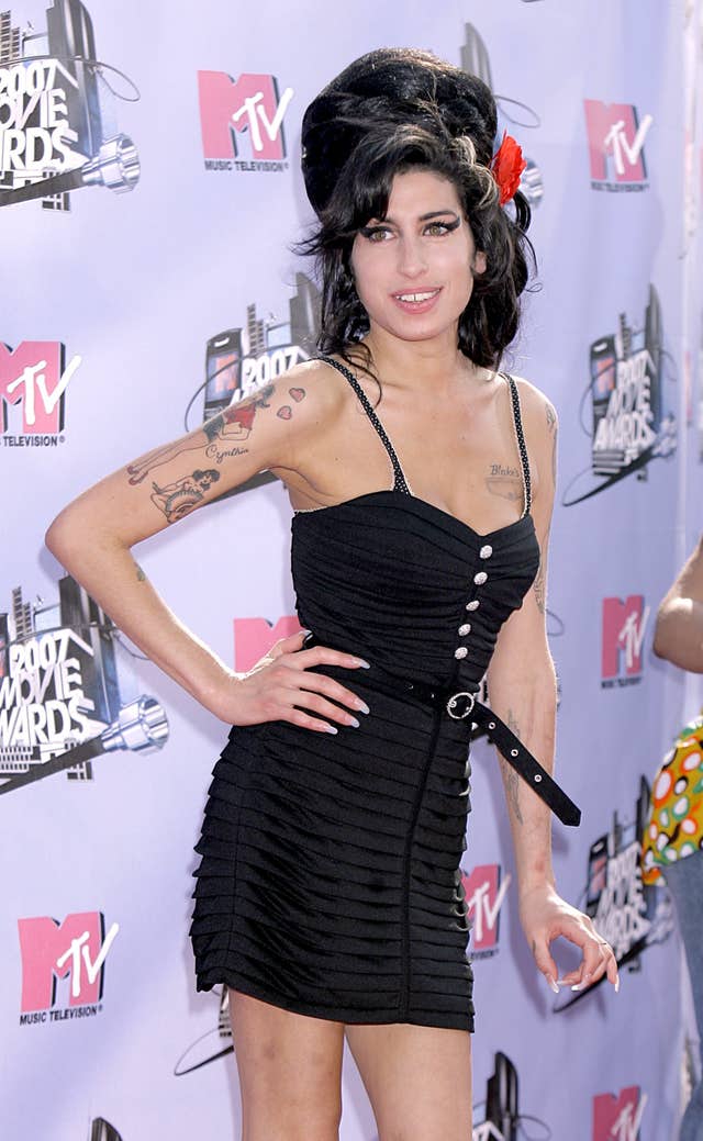 Amy Winehouse arrives for the 2007 MTV Movie awards