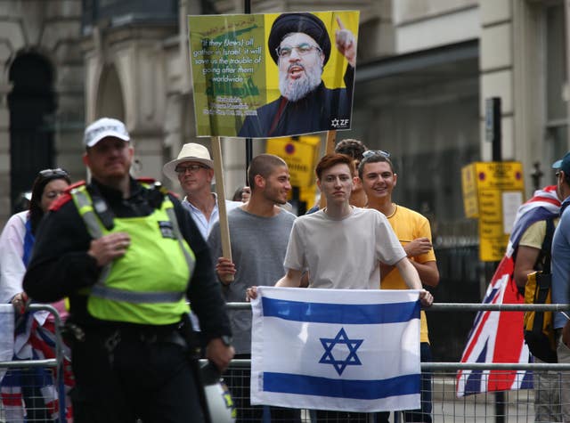 A counter-protest against pro-Palestinian demonstrators