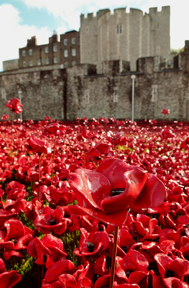 Queen visits Tower of London