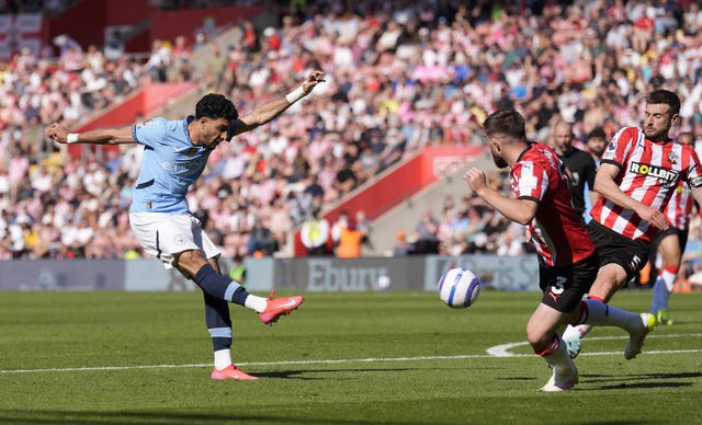 Omar Marmoush shoots and hits the crossbar 