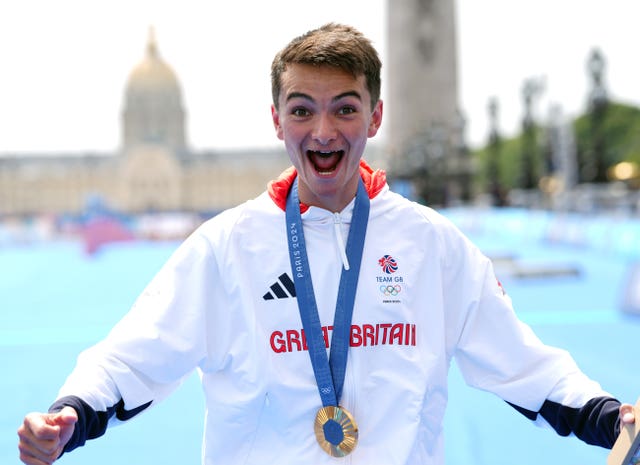 Alex Yee with his gold medal