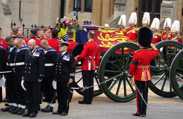 The coffin of the Queen was carried to Westminster Abbey on a gun carriage