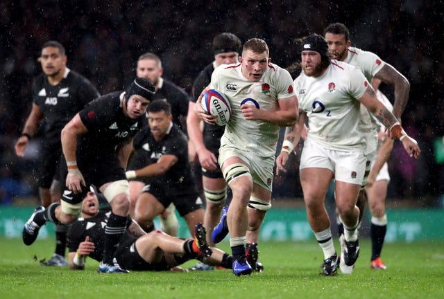Sam Underhill, centre right, runs clear for a try against New Zealand which was then disallowed