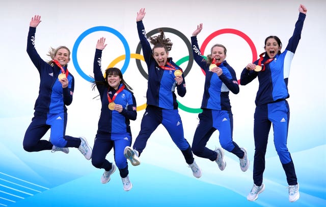 Eve Muirhead (right) and her gold medal winning curling team 