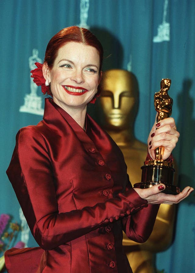 Osacrs/Sandy Powell with trophy