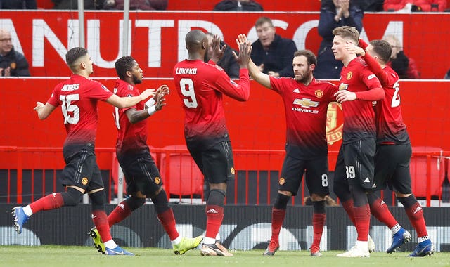 Manchester United march on with unconvincing win over Reading