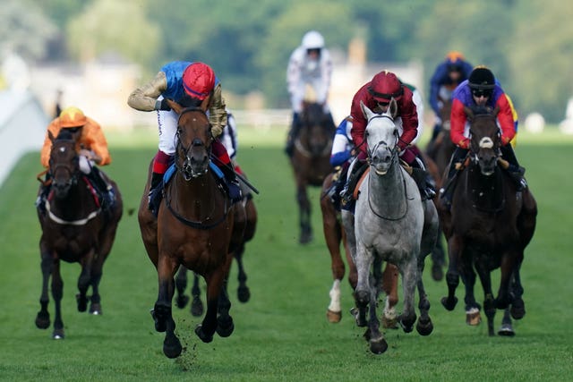 Gregory (left) was victorious in the Queen's Vase 