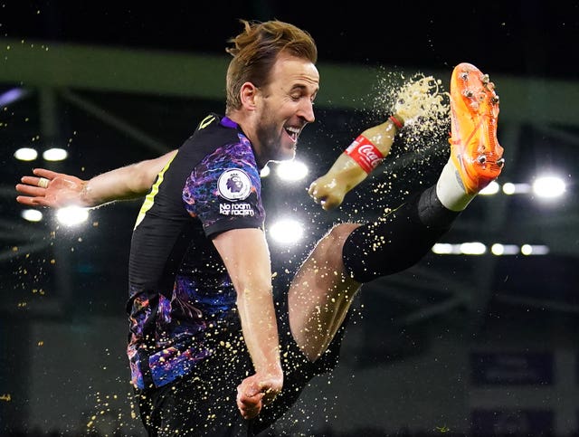 A bottle of cola is thrown as Harry Kane celebrates