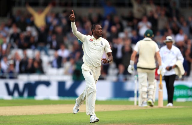 Jofra Archer celebrates taking the wicket of Australia's David Warner 