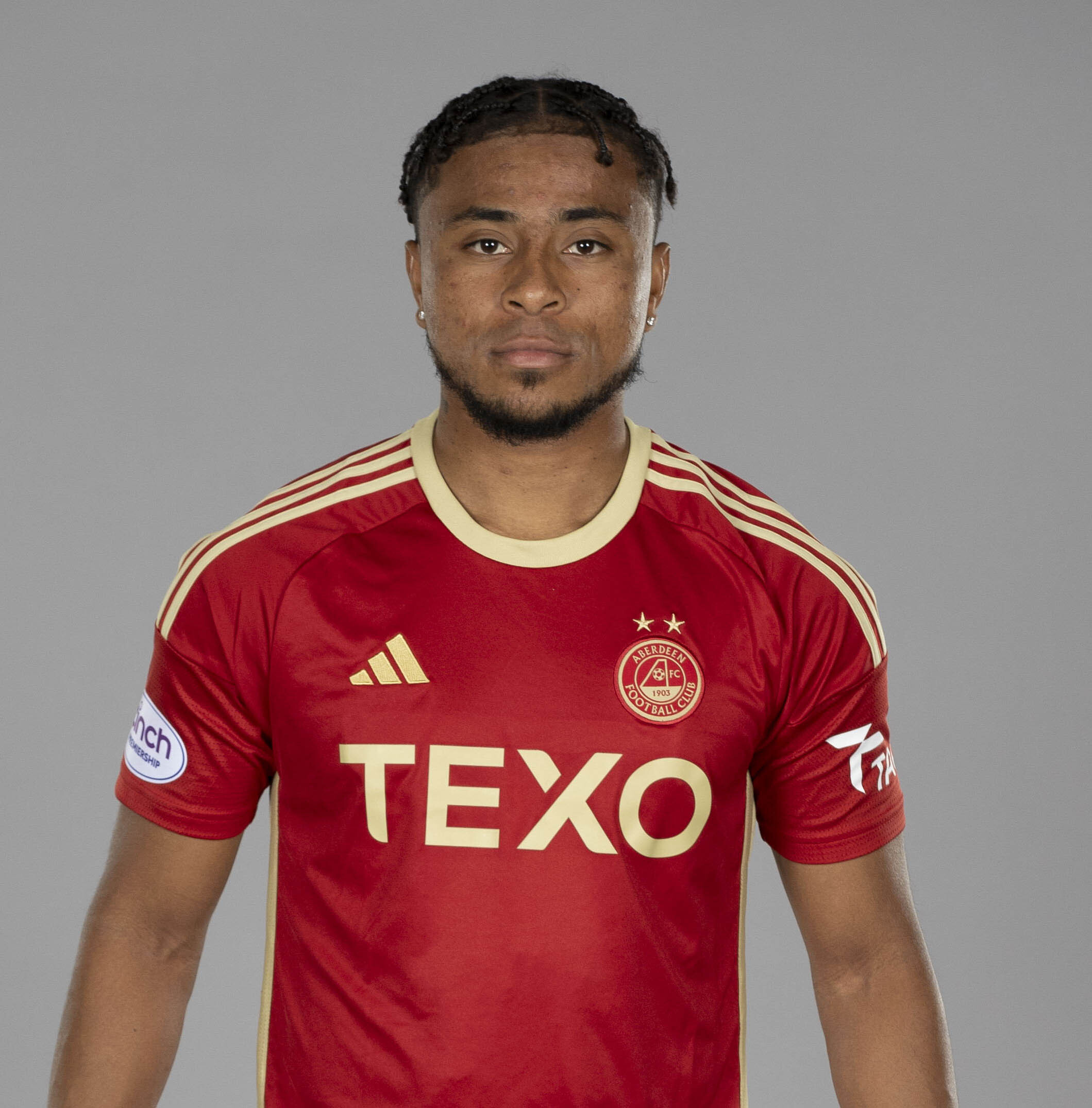 替补出场的文森特·贝苏伊延 (Vicente Besuijen) 为阿伯丁队攻入第三球 (Jeff Holmes/PA)