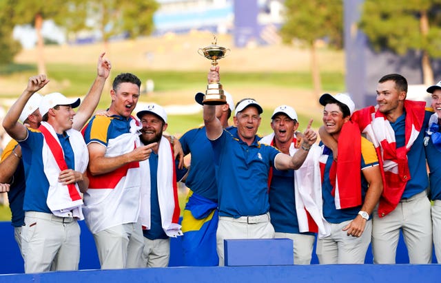 Luke Donald lifts the Ryder Cup