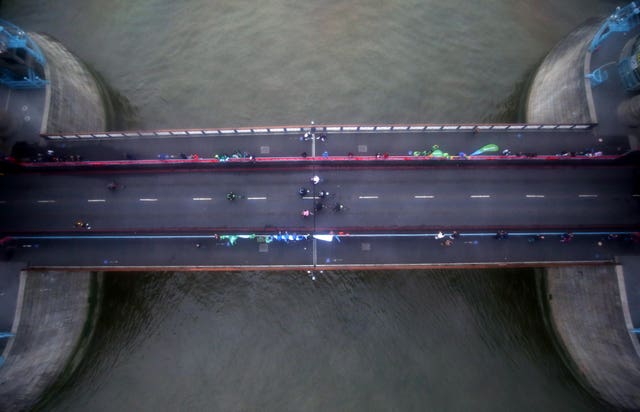 A view from above as the men's wheelchair race passes over Tower Bridge 