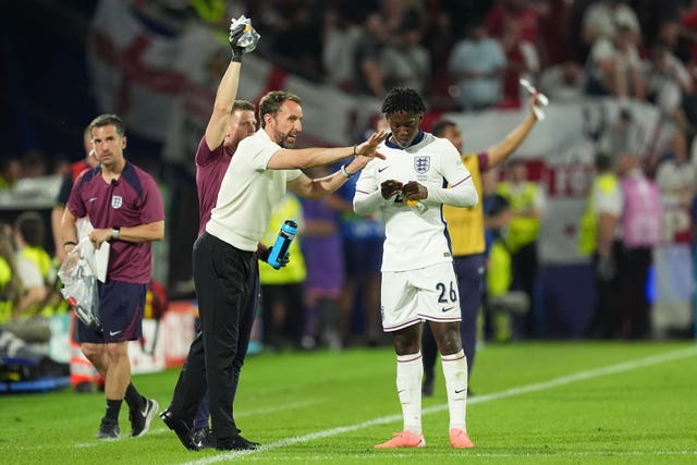 England manager Gareth Southgate (left) speaks to Kobbie Mainoo on the touchline during a Euro 2024 match