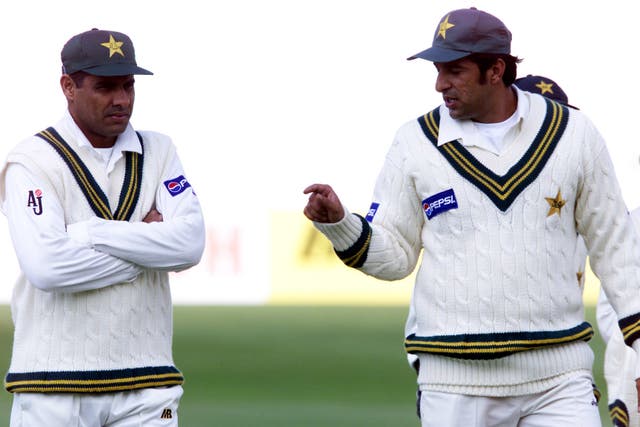 Waqar Younis (left) and Wasim Akram (right).
