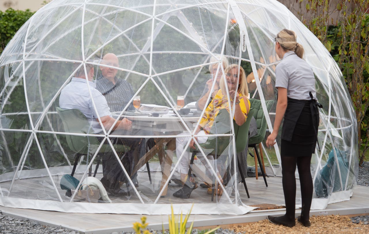 Restaurant’s new outdoor dining pods open to guests Bournemouth Echo