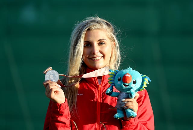 Amber Hill shows off her silver medal at the 2018 Commonwealth Games