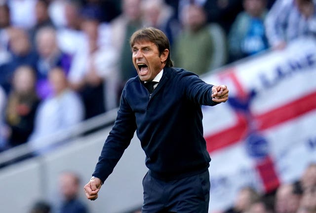 Antonio Conte hits out at standard of Premier League refereeing
