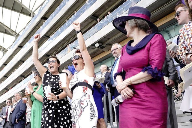 The photo clearly went the way of these racegoers!
