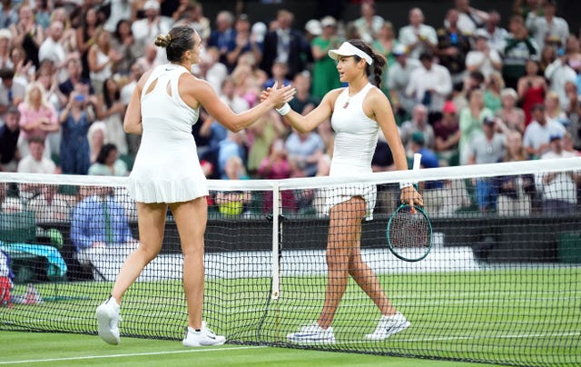 Emma Raducau shakes hands with Aryna Sabalenka