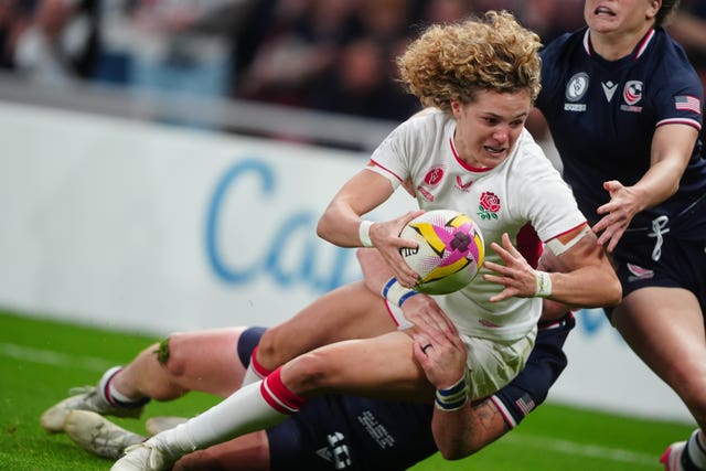 Ellie Kildunne scoring England's sixth try