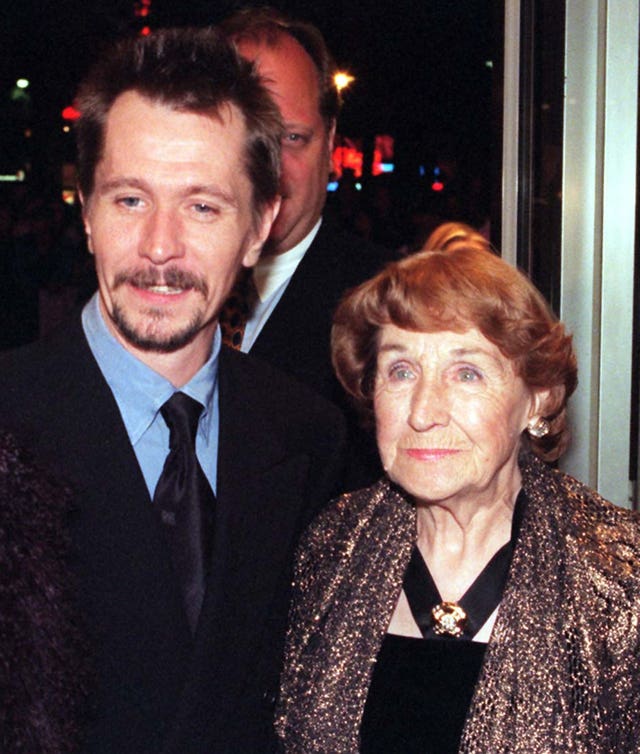 Gary Oldman with his mother Kathleen (Peter Jordan/PA)