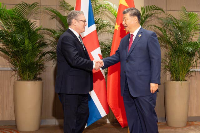 Sir Keir Starmer shakes hands with President Xi Jinping of China