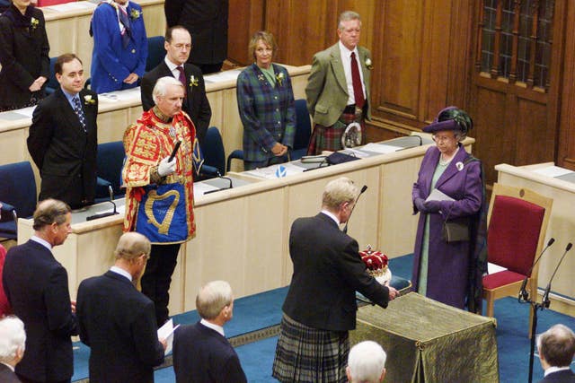 Scottish Crown presented to Queen
